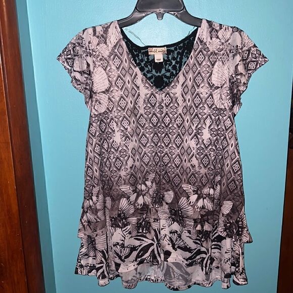 World Unity lace back top - Picture 1 of 3